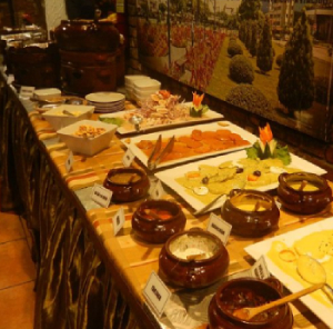 Buffet de comida criolla y marina incluyendo bebidas. Todo lo que puedas comer y beber.